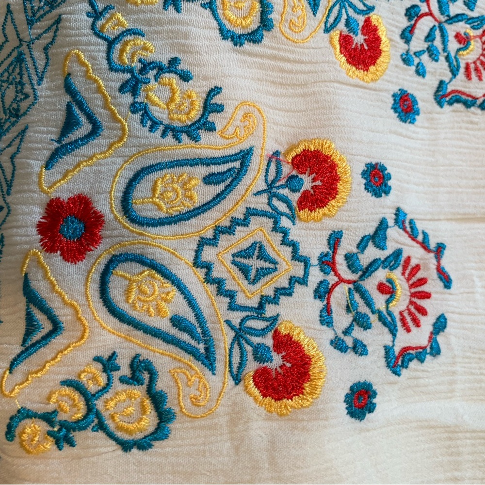 Off-Shoulder White Embroidered Summer Top - Picture 5 of 6